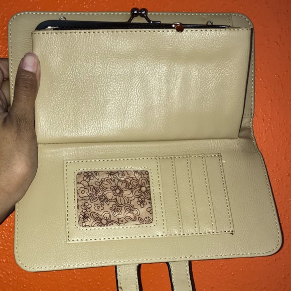 STYLISH CLUTCH - Picture 5 of 8